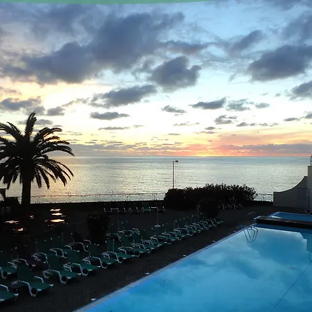 Aparthotel Sea View 4*