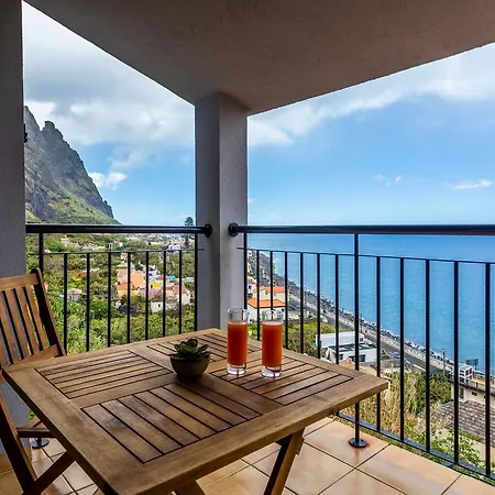 Sea View Aparthotel 4*