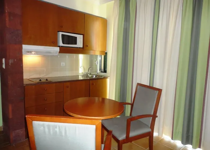 Sea View Apartahotel