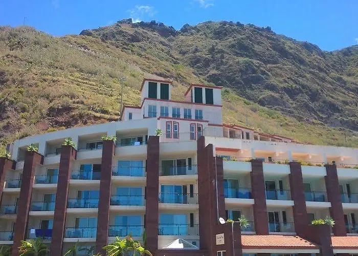 Sea View Apartahotel 4*