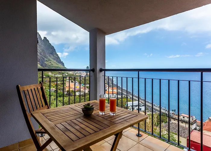 Sea View Apartahotel 4*