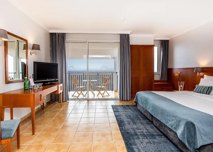 Sea View Apartahotel 4*